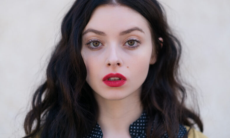 OhThumbelina is the modeling alias of Alina Phillips